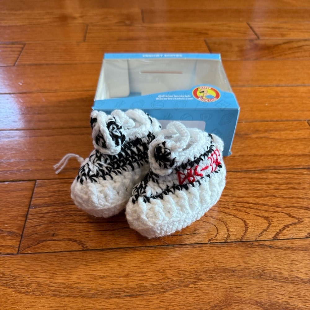 Yeezy Baby Crochet Booties - 350 V2 Zebra White and Black - Picture 4 of 8
